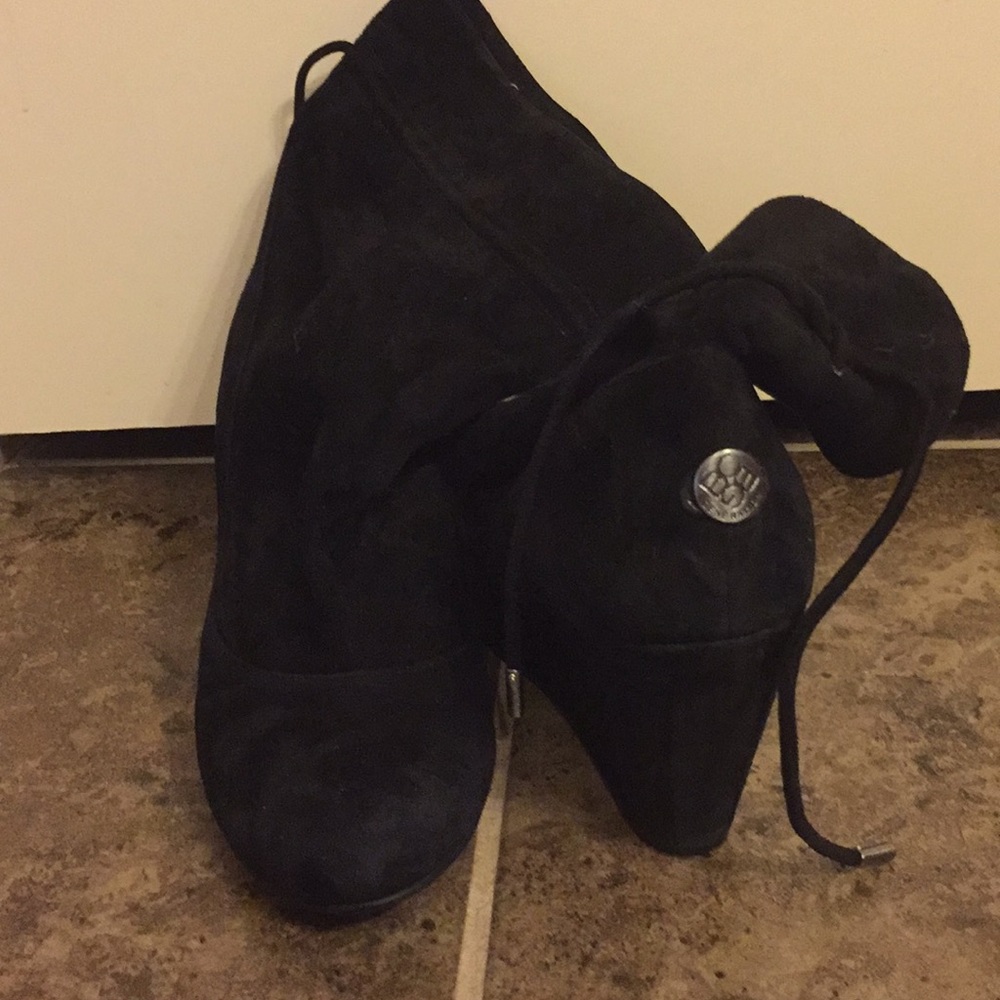 Black suede BCBG women’s booties size 8b